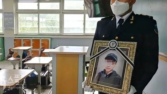 遭家长学生与学校欺凌，韩国老师自杀现象频发！韩国人怒了，万人街头抗议（组图） - 17