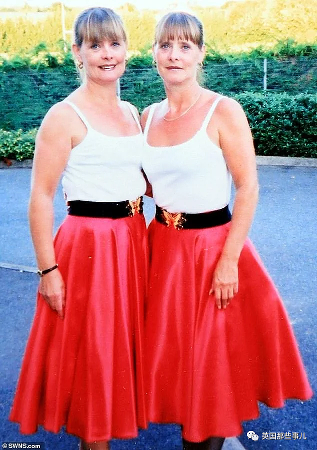 双胞胎姐妹连续23年穿一样的衣服，做什么都一起，同步率惊人啊！（组图） - 14