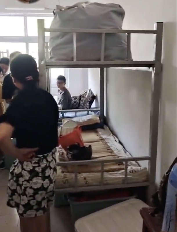 比对中国学生与外籍生宿舍，网友叹：中国人没人权（视频/组图） - 1