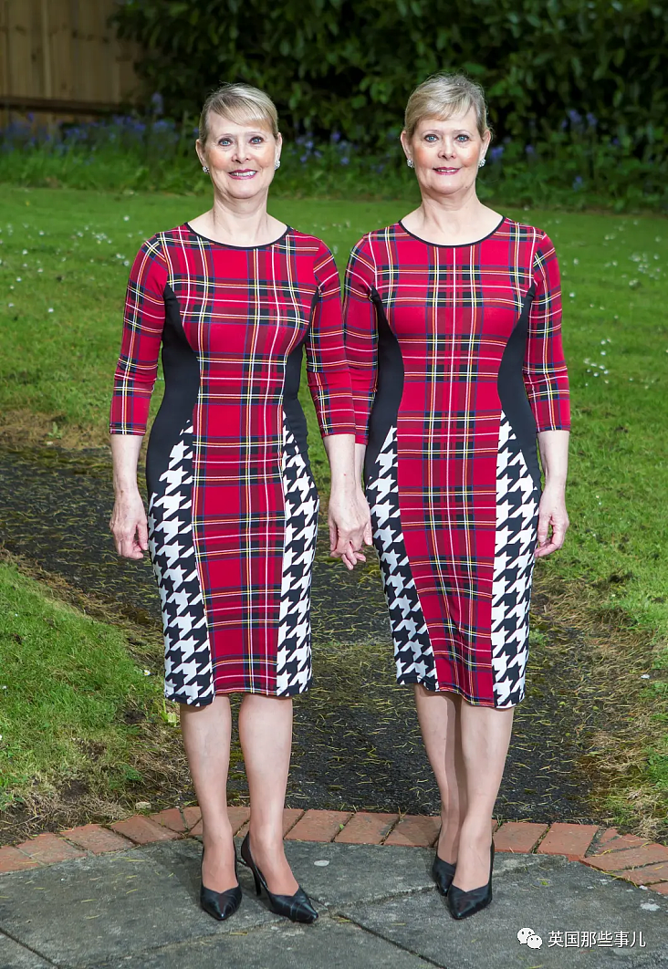 双胞胎姐妹连续23年穿一样的衣服，做什么都一起，同步率惊人啊！（组图） - 7