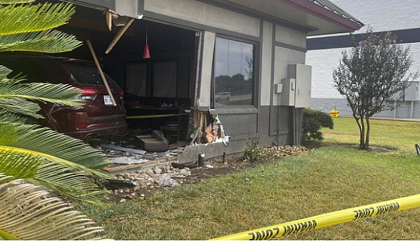 SUV高速直冲，至少23伤！餐馆被撞碎，客人整个人飞进厨房（组图） - 3