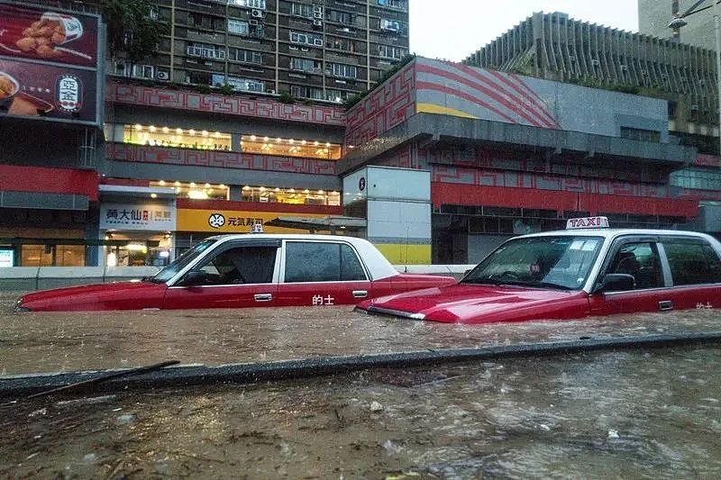 百年一遇大暴雨！已致110人受伤，香港紧急公告...（组图） - 4