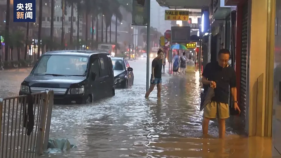 百年一遇大暴雨！已致110人受伤，香港紧急公告...（组图） - 1