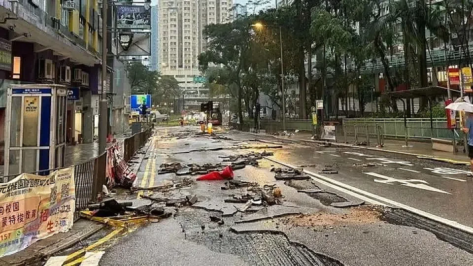 世纪暴雨香港山塌路陷，连猪都被冲走了（组图） - 11