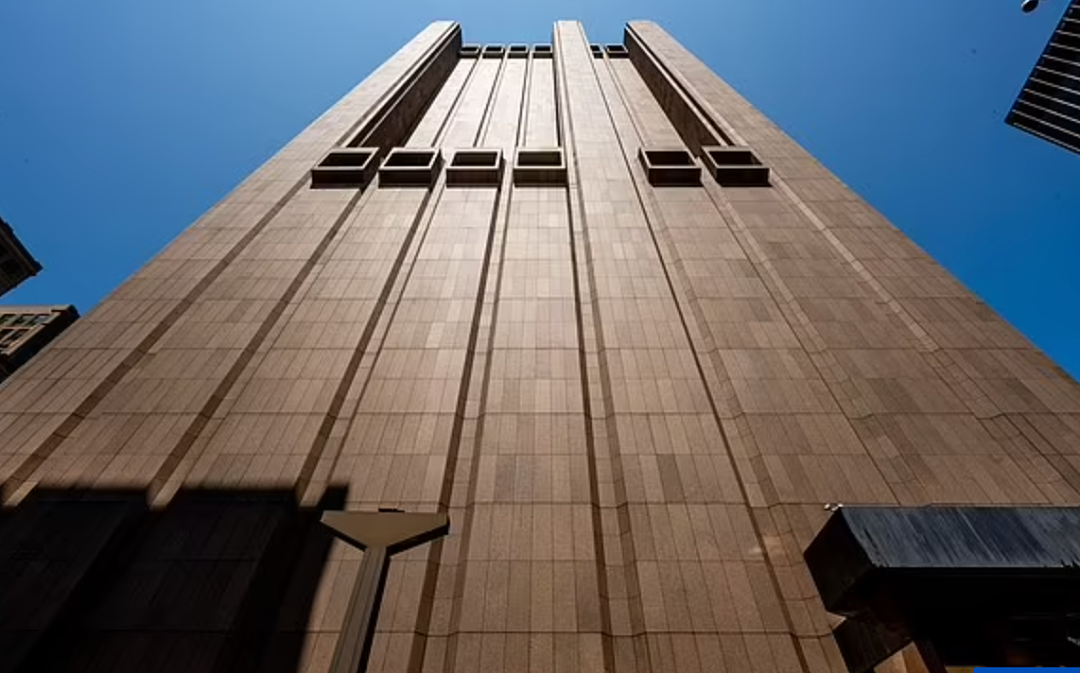 美国纽约中国城旁的诡异高楼，40层无窗！正24小时监听全民电话（组图） - 3