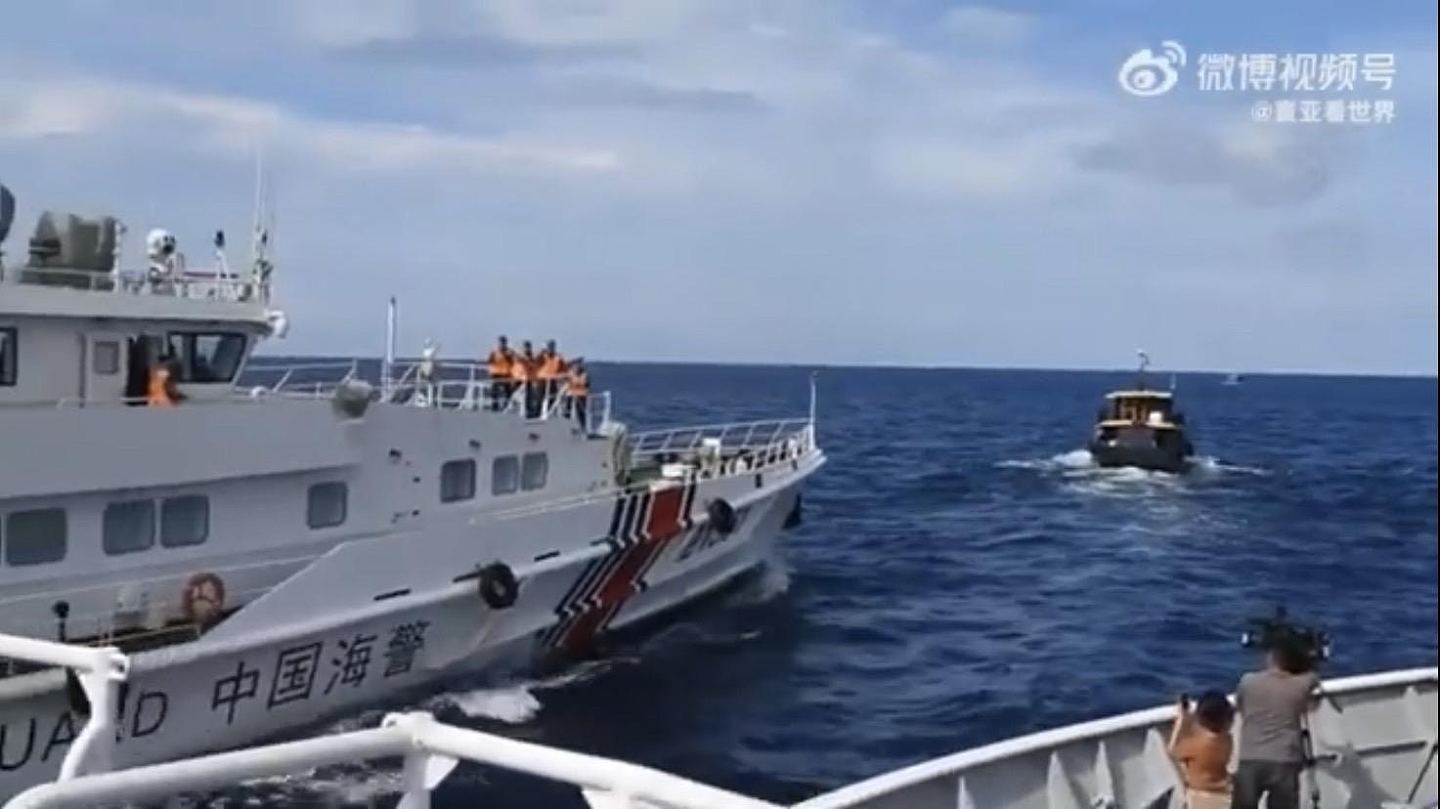 中菲军舰仁爱礁对峙画面曝光！菲律宾4舰遭中国海警强力驱赶（视频/组图） - 3