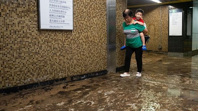 暴雨与极端天气：香港遭遇世纪大暴雨，政府预警受质疑（组图） - 2
