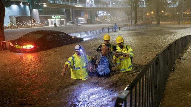 暴雨与极端天气：香港遭遇世纪大暴雨，政府预警受质疑（组图） - 1