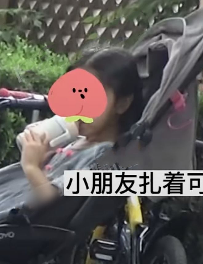 赵又廷推婴儿车接女儿放学，4岁Rhea在内地读书，被赞神似高圆圆（组图） - 7