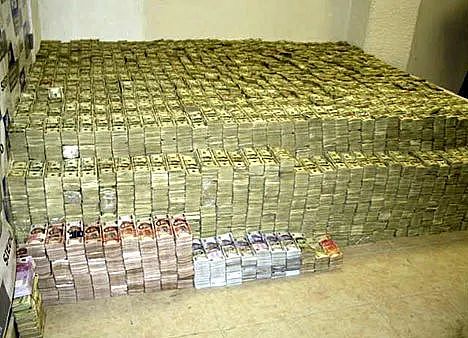 华人男子遭FBI“抄家”，屋内竟藏有2亿美金！2吨纸钞足足搬了2天2夜...（组图） - 4