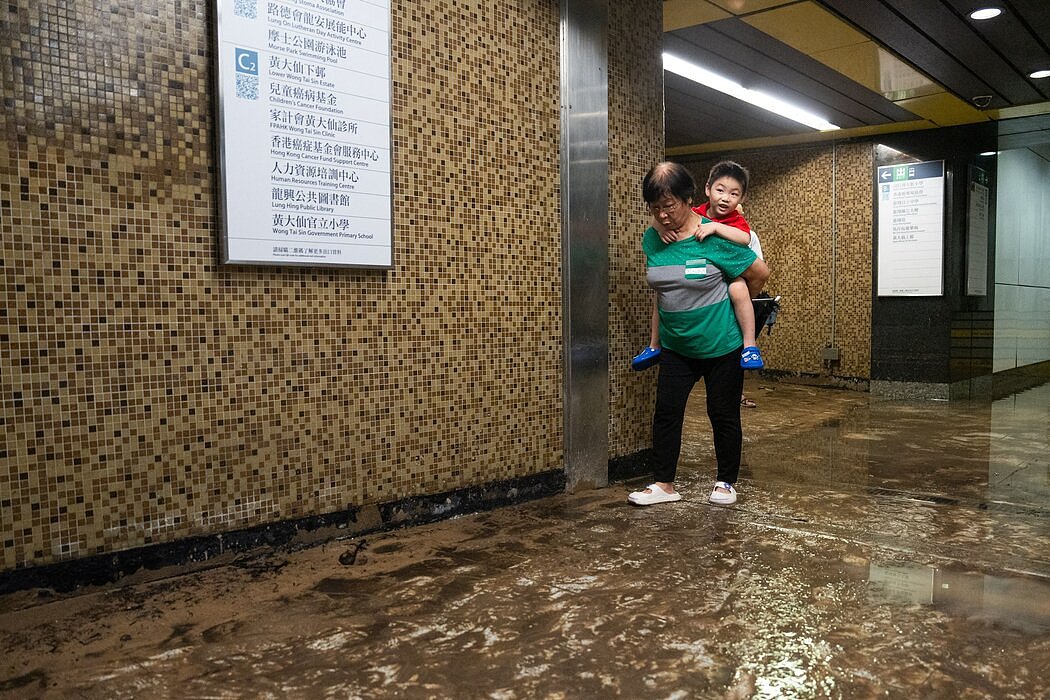 香港深圳遭遇创纪录暴雨，多处房屋和道路被淹（组图） - 9