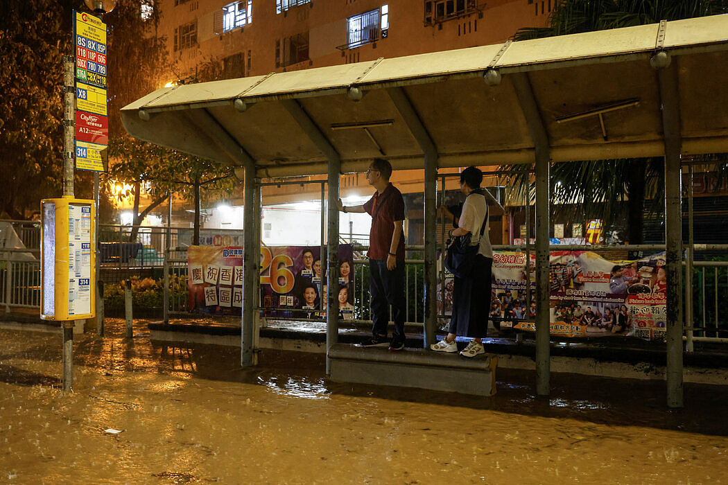 香港深圳遭遇创纪录暴雨，多处房屋和道路被淹（组图） - 5