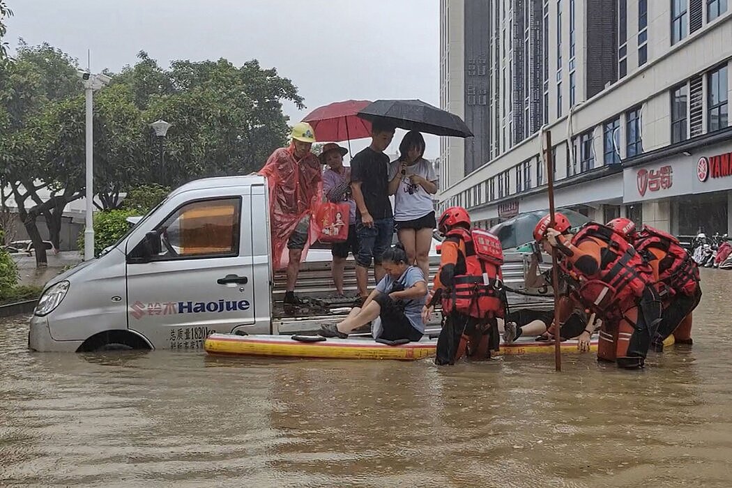 香港深圳遭遇创纪录暴雨，多处房屋和道路被淹（组图） - 7