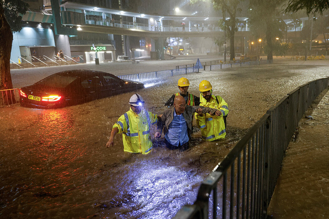 香港深圳遭遇创纪录暴雨，多处房屋和道路被淹（组图） - 1
