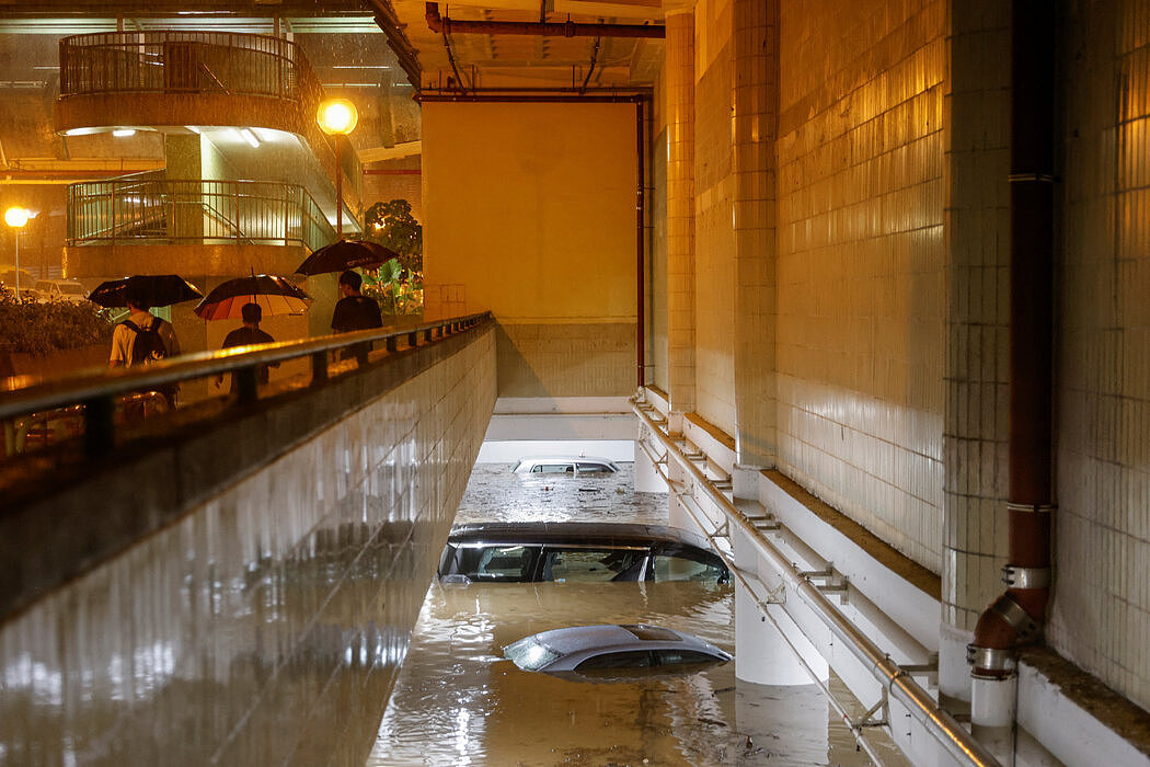 香港深圳遭遇创纪录暴雨，多处房屋和道路被淹（组图） - 4