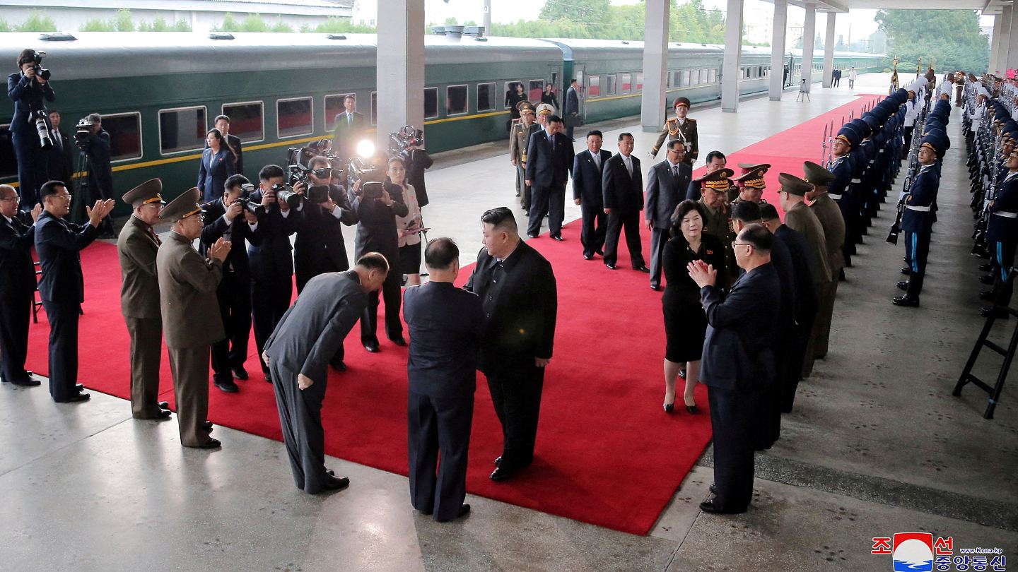 金正恩访俄，神秘绿色火车防弹兼配备红酒龙虾，时速低于60km（组图） - 2