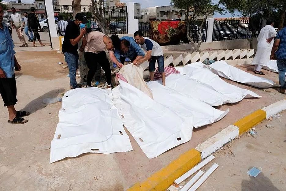 超3000人死亡！飓风袭击利比亚致“城市消失”，“到处都是尸体”（视频/组图） - 16