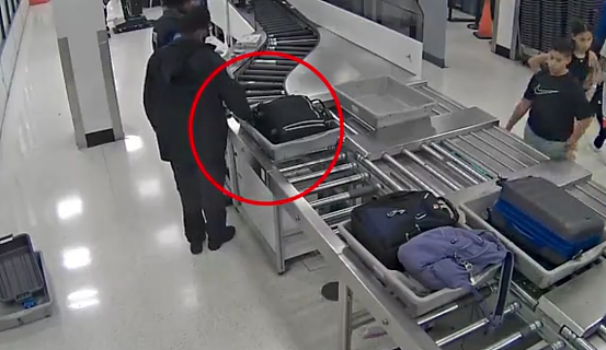 What！机场人员安检时，从乘客行李箱中每天要偷1000多美元，放入自己口袋（组图） - 3