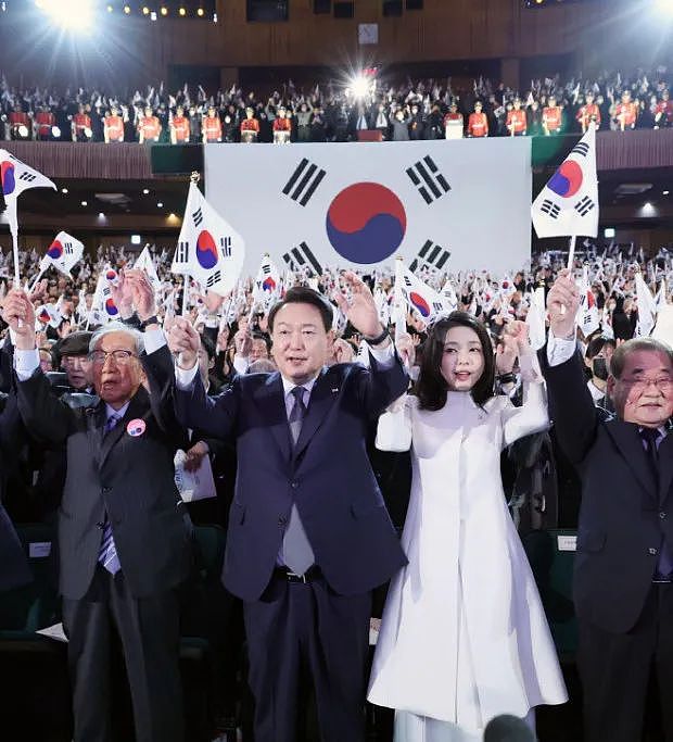 李在明绝食示威、民众用刀写血书…韩国政府为亲日众叛亲离（组图） - 5