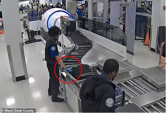 What！机场人员安检时，从乘客行李箱中每天要偷1000多美元，放入自己口袋（组图） - 4