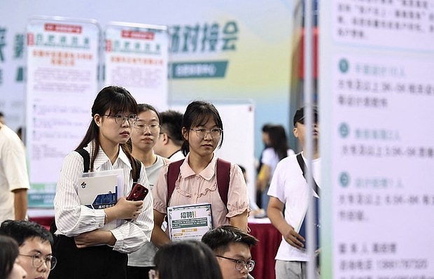 中国就业状况改善了吗？ 官方改称“慢就业”（组图） - 1