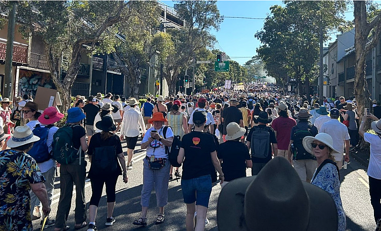 上万人涌上街头！悉尼墨尔本爆发大规模游行，公开声援！华人圈吵翻天：他们要变特权阶级了（组图） - 8