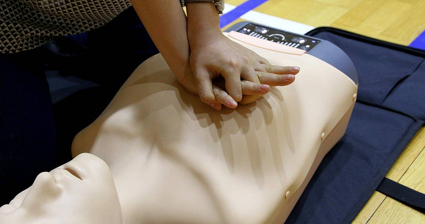 因性别差距丧命？美加地区路人CPR急救对象男多于女，恐因避免触摸胸部（图） - 1