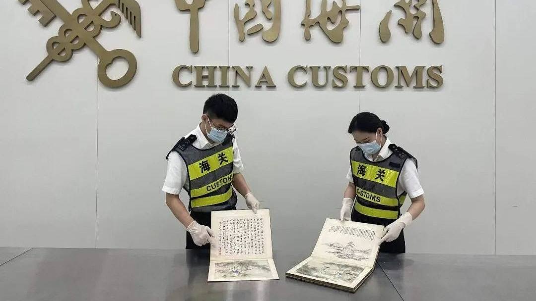 深圳海关关员截查入境香港男子，搜出两件国家禁止出境文物（组图） - 1