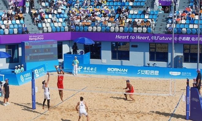 2-0！亚运会首胜诞生，中国沙滩排球开门红，球员脱水场边治疗（组图） - 1
