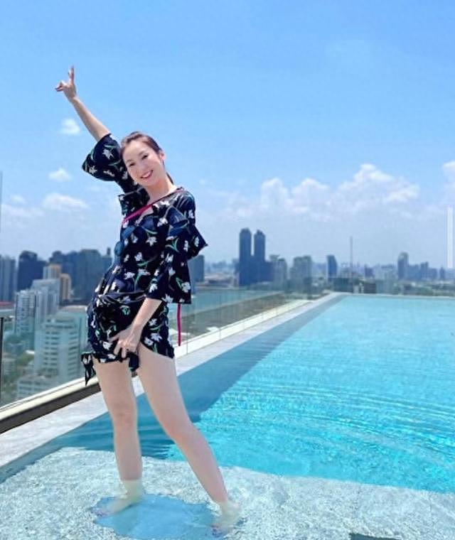 抢眼！TVB女星深V礼裙现身活动大秀傲人身材，已隆胸13年从不后悔（组图） - 13