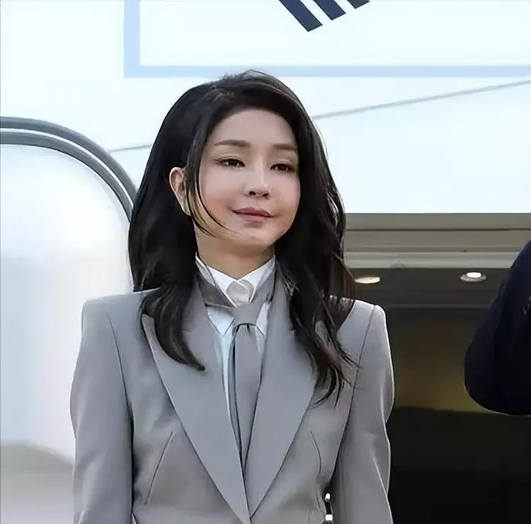 韩总统老婆火到联合国！满脸硅胶风刷屏，科技假脸堪比发胀馒头（组图） - 4