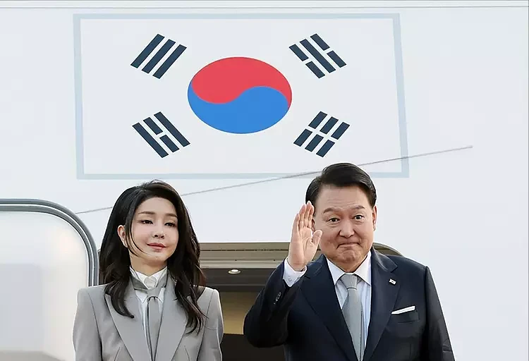 韩总统老婆火到联合国！满脸硅胶风刷屏，科技假脸堪比发胀馒头（组图） - 3