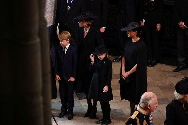 肢体语言专家揭开秘密：在女王葬礼上，王室不想让你看到的事情（组图） - 3