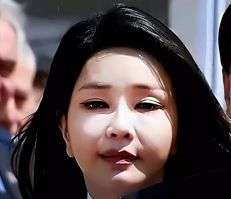 韩总统老婆火到联合国！满脸硅胶风刷屏，科技假脸堪比发胀馒头（组图） - 2