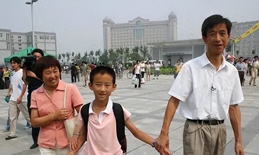 全国最小博士现状曝光：16岁读博，曾逼父母在北京买房，今卡里就剩几千块钱（组图） - 6