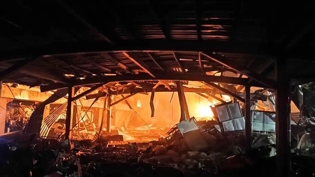 百余人伤亡！台湾一科技公司爆炸，屋顶被炸飞，消防员救援时发生二次爆炸，多人殉职（视频/组图） - 1