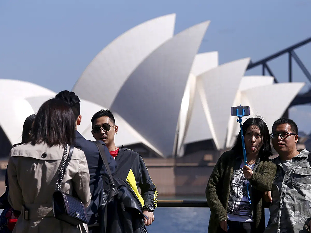 突然官宣！澳洲：重启针对中国人签证，立即执行；澳航堪培拉-悉尼航班取消率跃升至新高；新任首席执行官公开道歉（组图） - 3