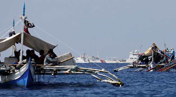 中国：菲律宾船只闯入黄岩岛！企图冲撞潟湖（组图） - 3