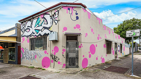 悉尼内西区Tempe的前涂鸦便利店以145万澳元售出！买家或将其改建为出租房屋？（组图） - 1