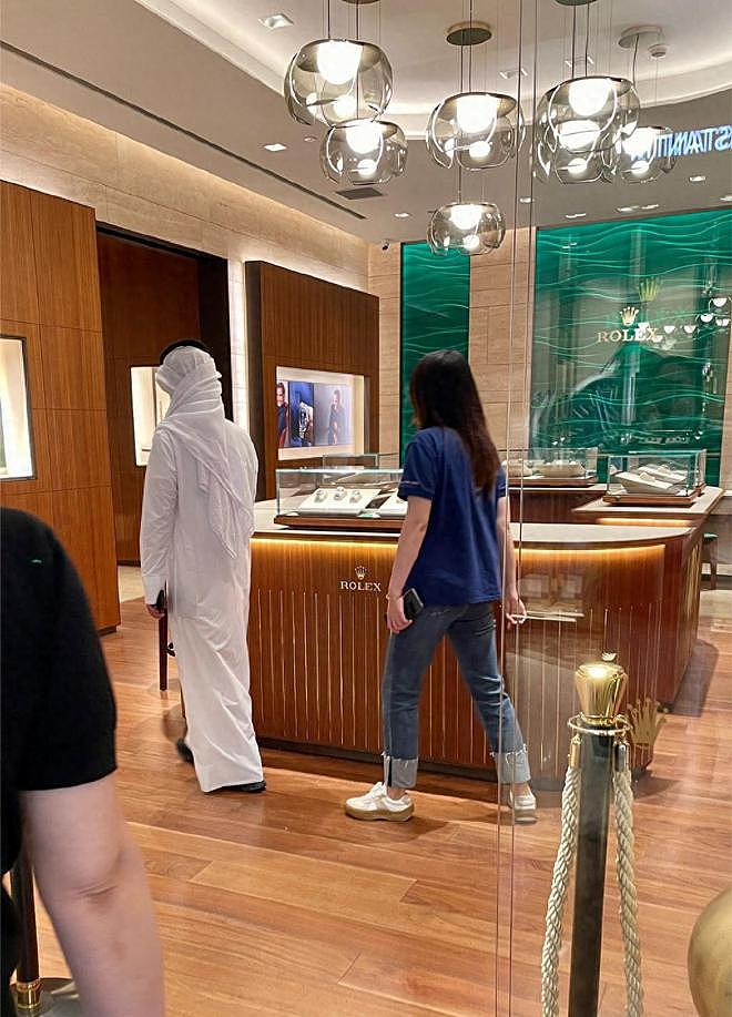 豪横！卡塔尔运动员杭州疯狂扫货，一个导购给6万小费（组图） - 3