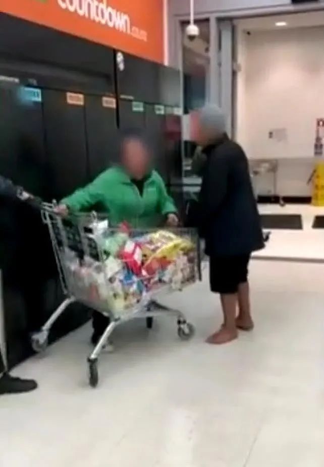 新西兰超市“零元购”新视频曝光！保安负责，反被众人劝阻（组图） - 7