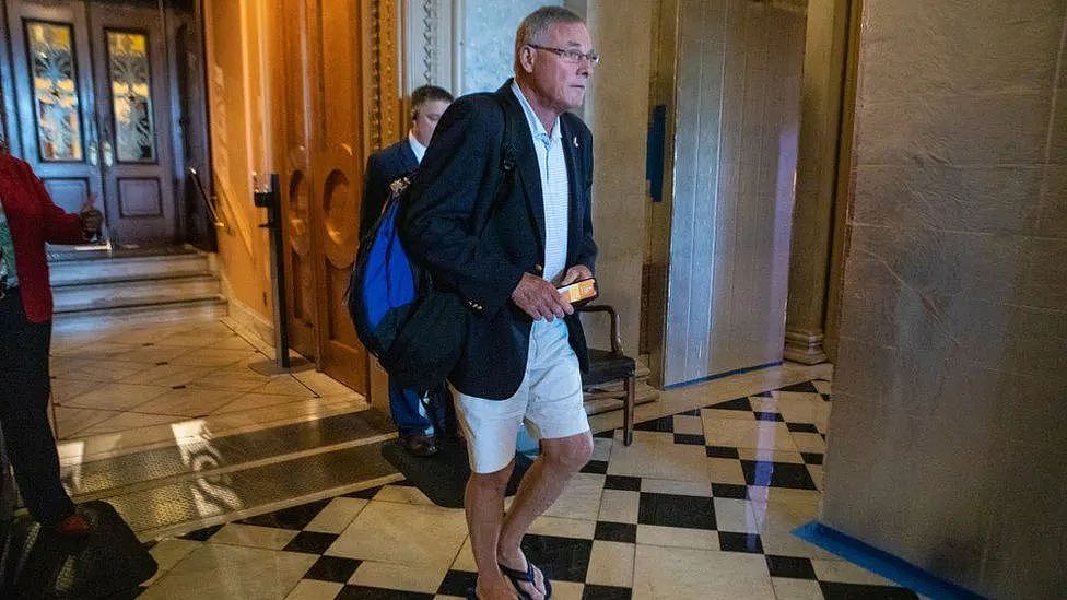 美国会参议院废除着装要求！男议员穿泳裤，女议员想穿比基尼？（组图） - 6