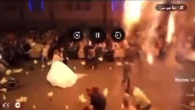 伊拉克“致命婚礼”现场，火球从天棚砸落宾客难逃，新娘正在跳舞（组图） - 1