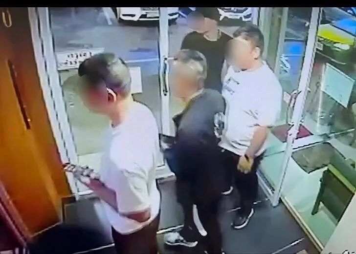 泰国，发出逮捕令！6名中国悍匪在泰持枪入室抢劫3名中国同胞（组图） - 3