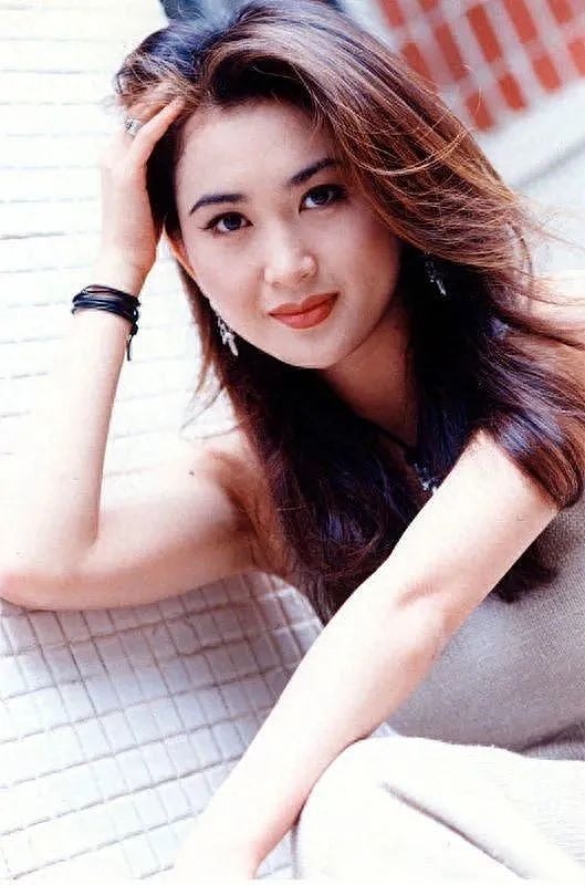 香港知名冻龄女星曾因大胆演出被称艳星，自曝当年接受不了感到难过（组图） - 13