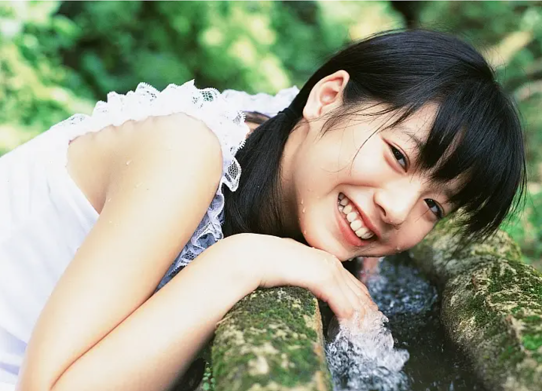 日本女星出圈“神图”：仙女哭泣不算啥，她才是一抬眸就惊艳了时光…（组图） - 36