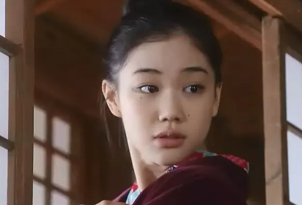 日本女星出圈“神图”：仙女哭泣不算啥，她才是一抬眸就惊艳了时光…（组图） - 42