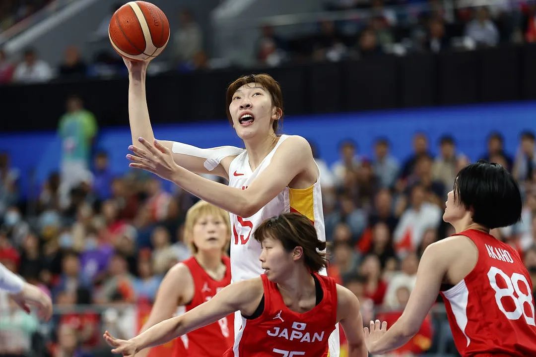 巅峰对决！中国女篮绝杀日本队夺冠，背景音乐亮了…（组图） - 1