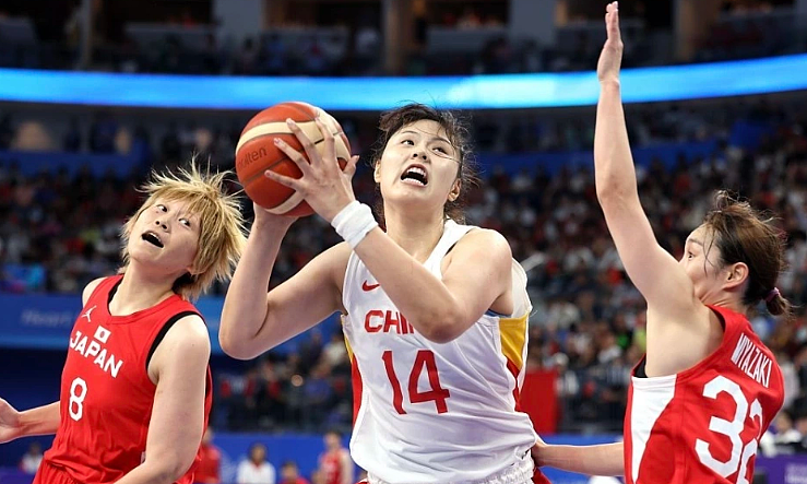 王思雨终场前9秒准绝杀！中国女篮2分险胜日本！亚运第7次夺冠（视频/组图） - 6