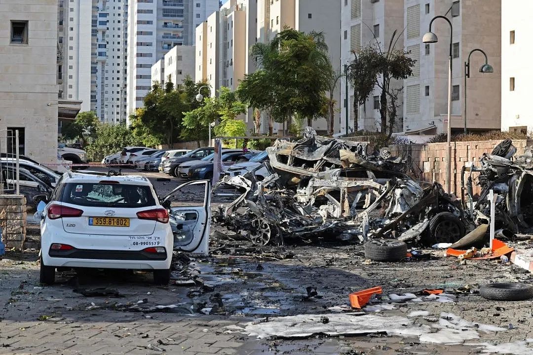 哈马斯突然大规模袭击以色列，将女兵遗体扒光衣服游街惹众怒（组图） - 4